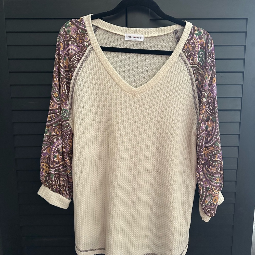 Tresics Women's Cream and Purple Paisley Top